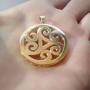 14k Solid Gold "LOVE" Large Round Medallion Pendant Designer Alexa Sidaris NWOT